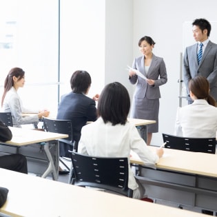 社内で行われているセミナーの様子